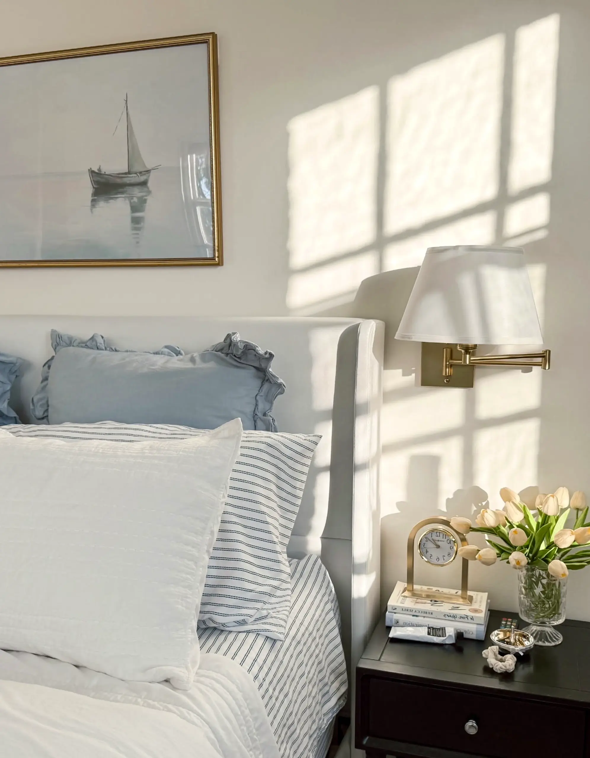 Balanced storage corner gives the sitting area more warmth, so the whole view feels easy to enjoy.