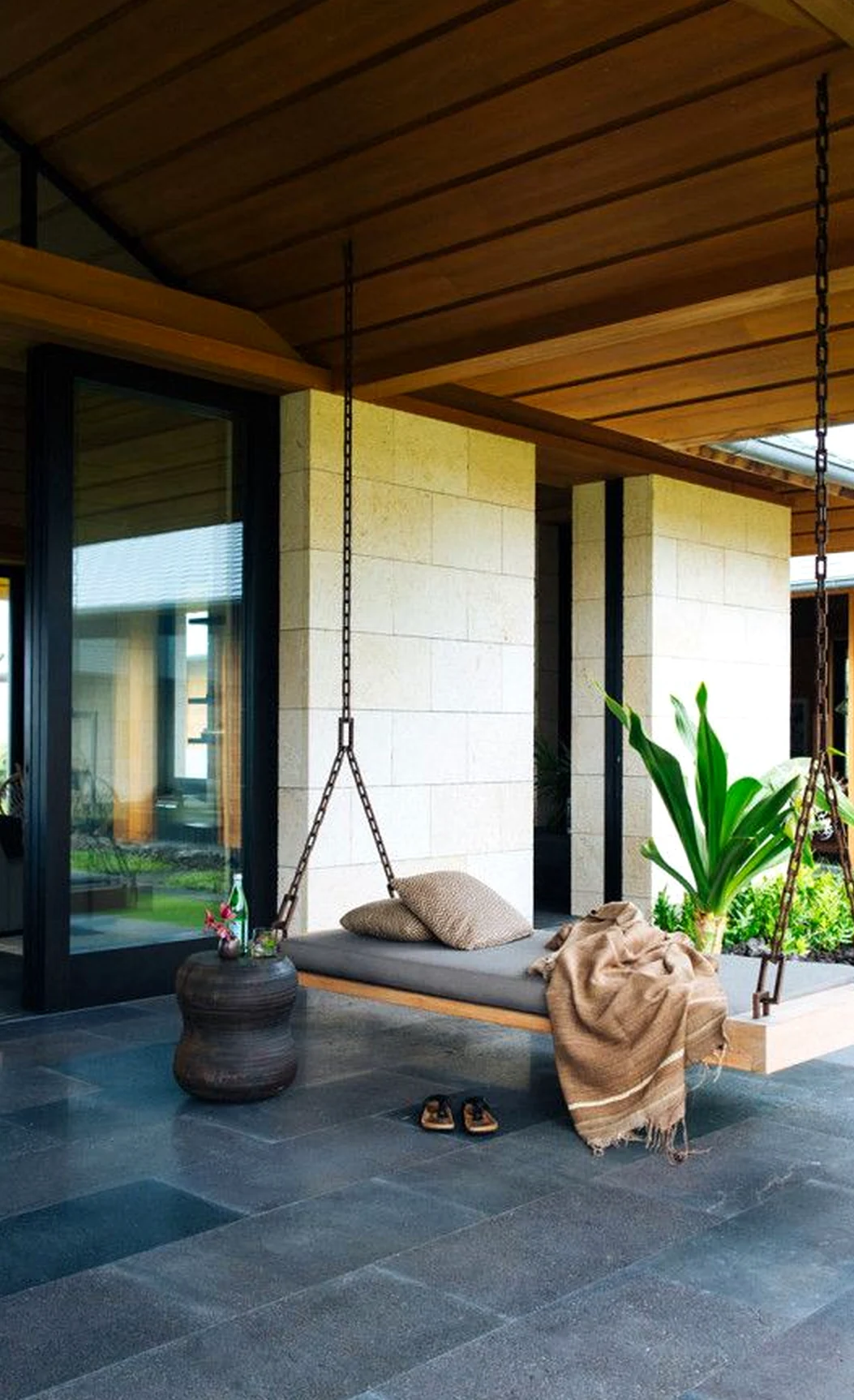 Open kitchen nook brings a useful note of character, making the room feel simple yet expressive.