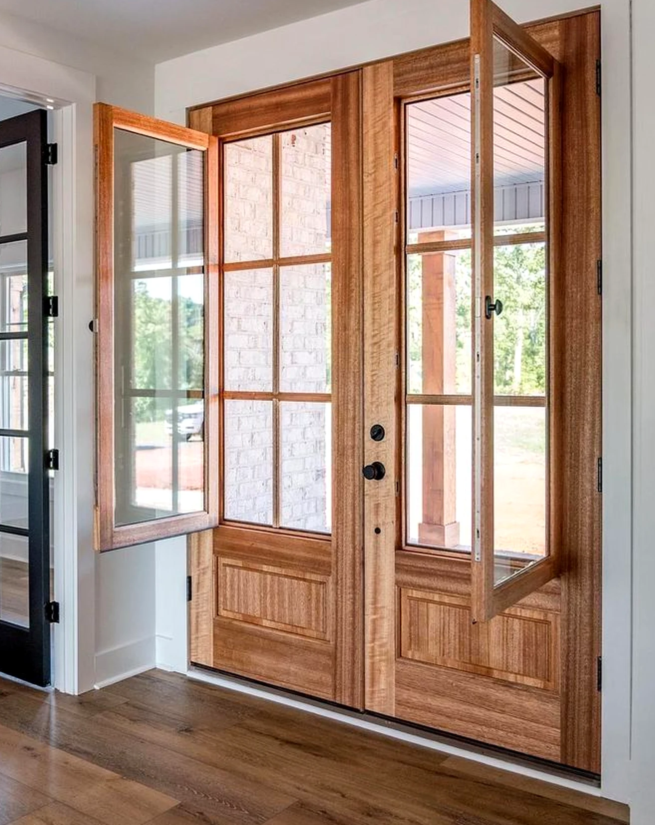 Sunny patio corner draws attention to warmth while the composition stays comfortable in daily use.