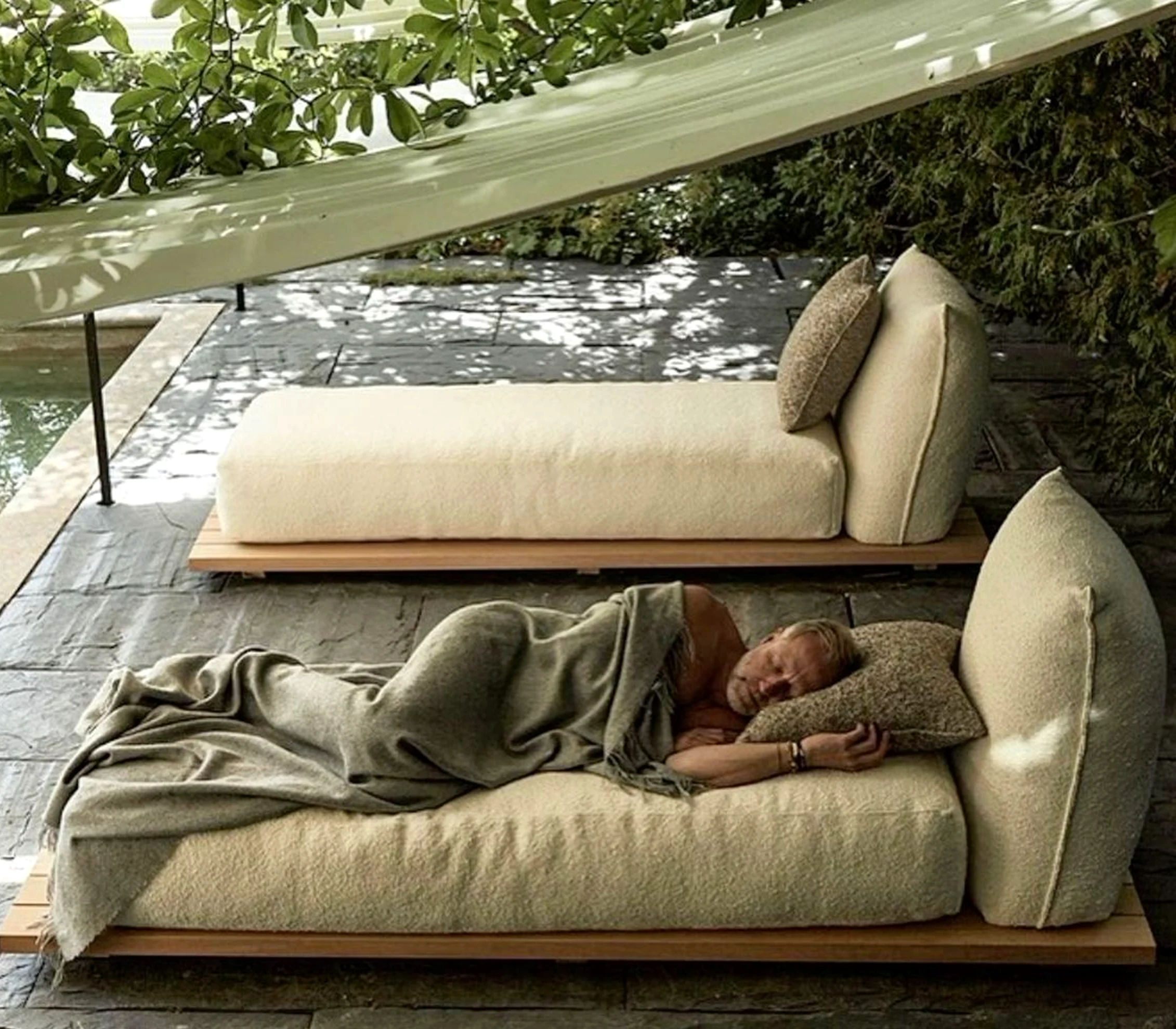 Calm storage corner introduces freshness into the view, keeping the atmosphere pleasantly composed.