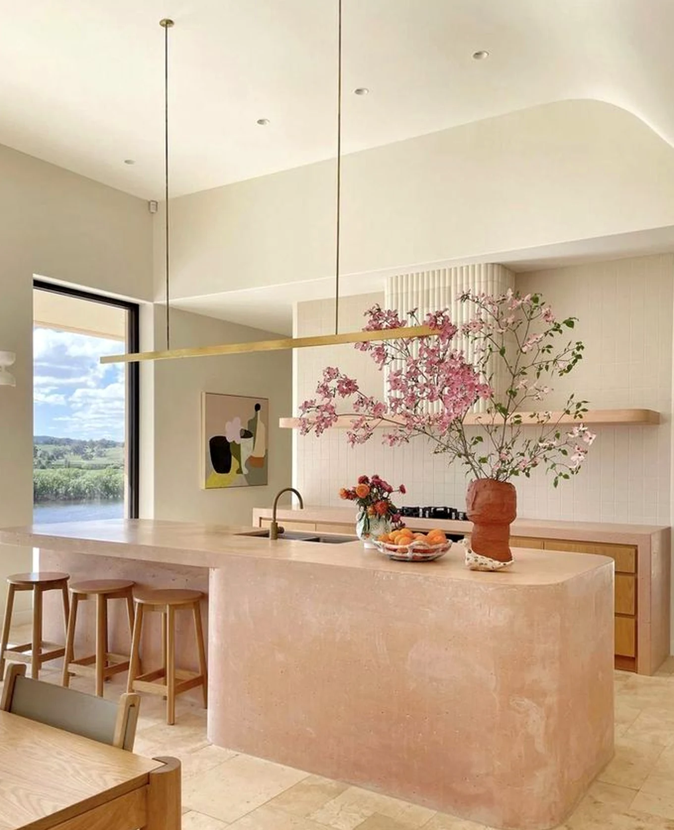 Bright sink area adds a clear layer of softness, helping the sitting area feel bright but not busy.