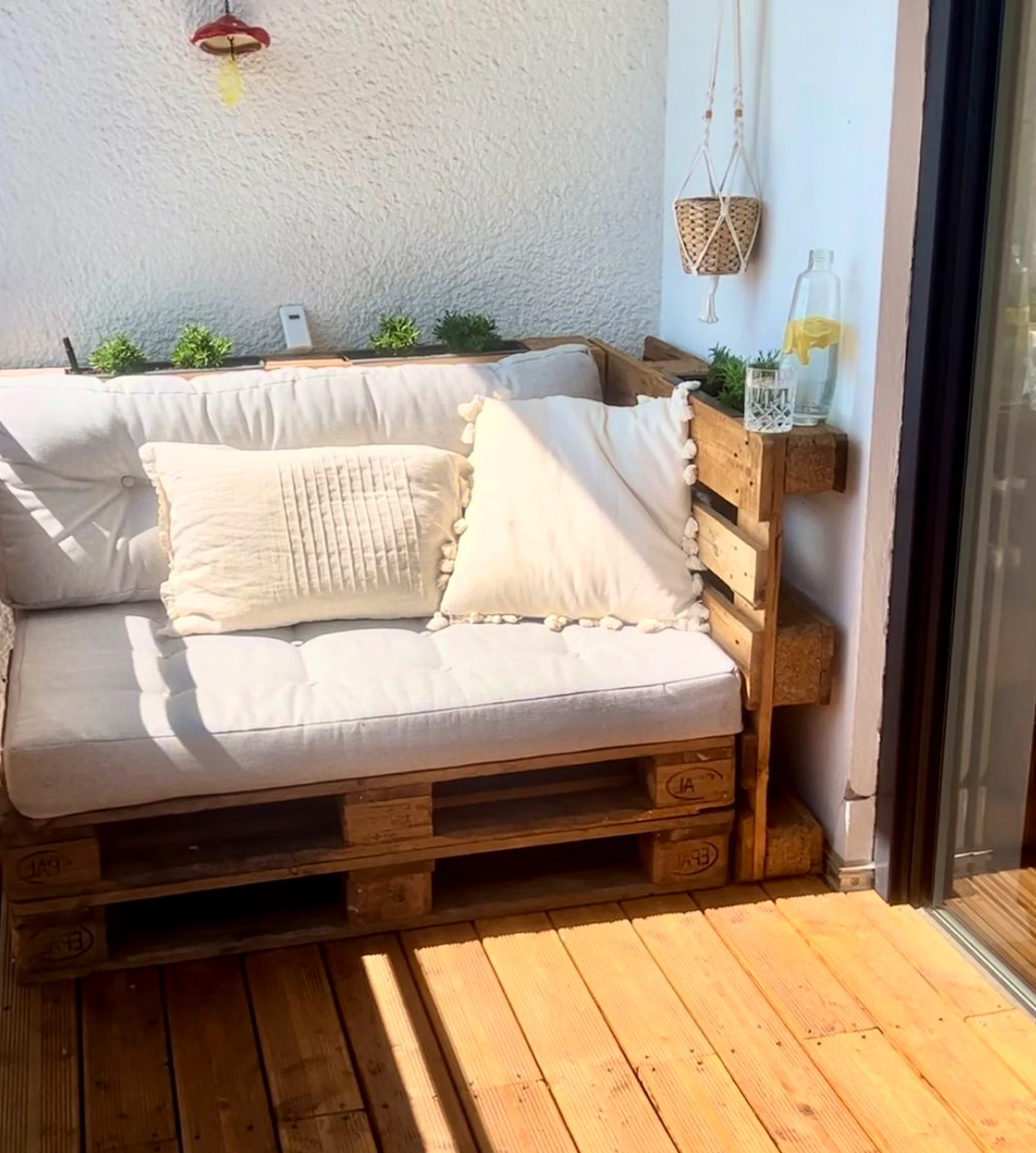 Balanced storage corner gives the sitting area more order, so the whole view feels easy to enjoy.