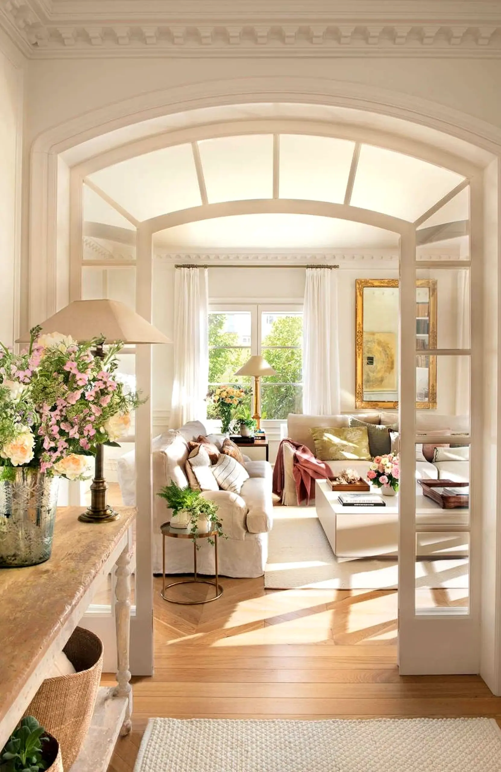 Natural outdoor lounge adds a clear layer of personality, helping the corner feel pleasantly composed.