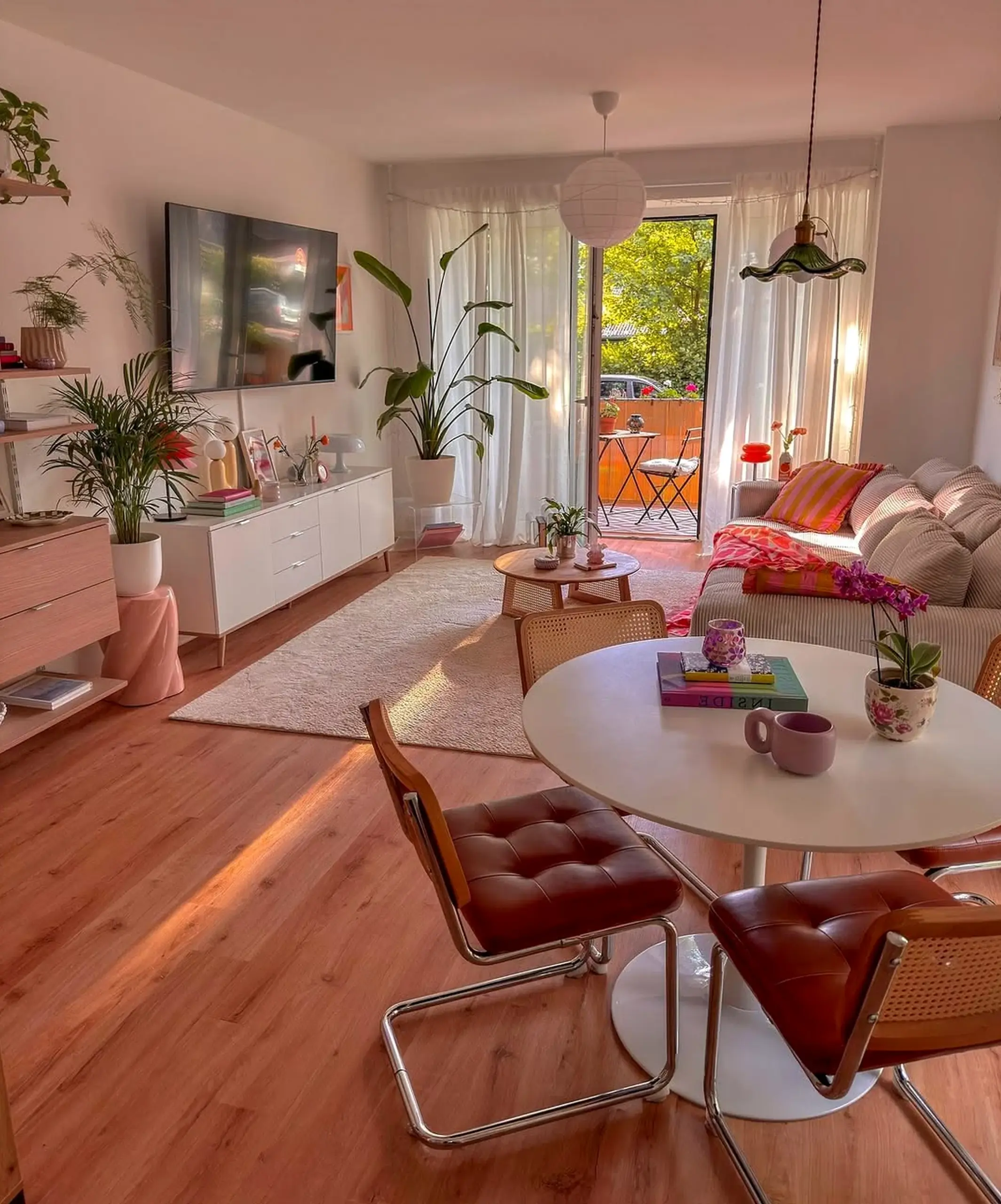Fresh ceiling detail brings a useful note of character, making the arrangement feel open and lived-in.