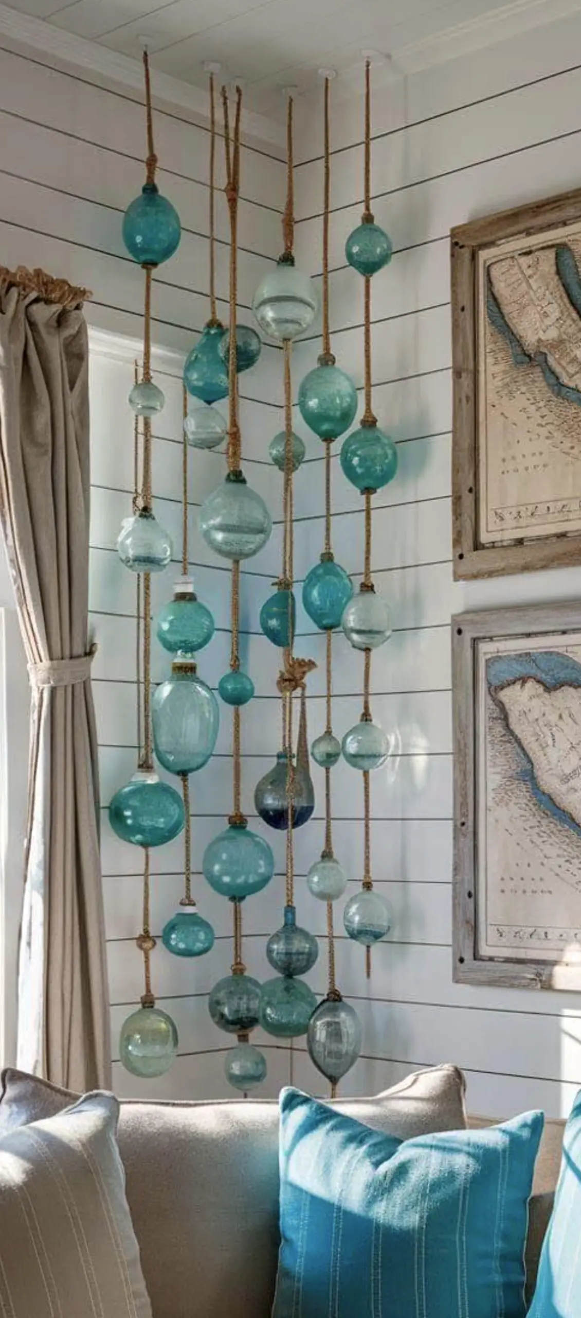 Sunny greenhouse corner introduces charm into the wall, keeping the atmosphere soft at the edges.